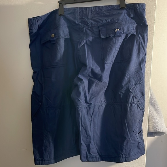 Cargo Shorts - Picture 2 of 3